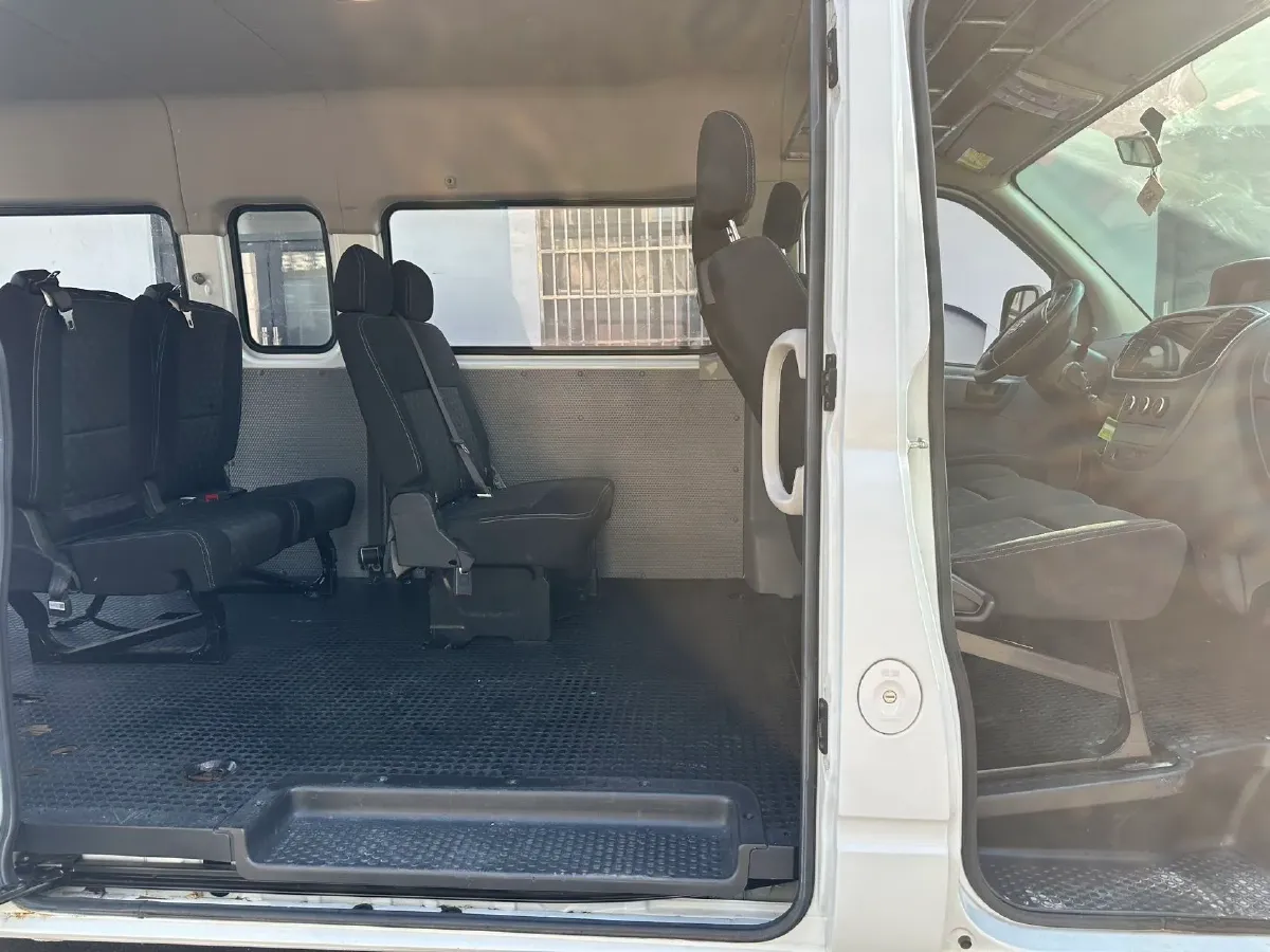 2021 MAXUS XinTu V80 2.0T 127HP L4 6MT,autocango,china used car exporter,china ev exporter,chinese used car exporter,chinese used ev exporter