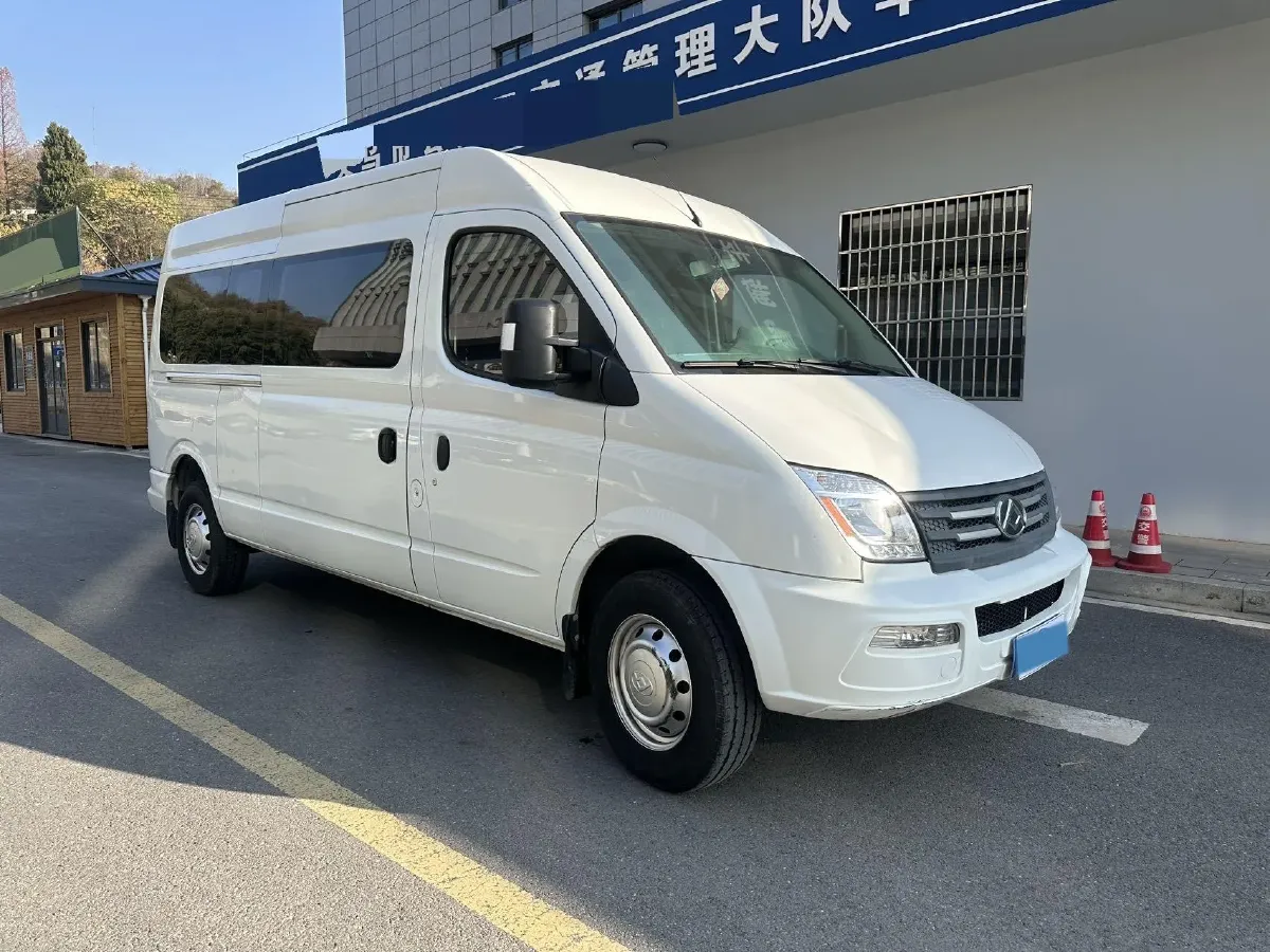 2021 MAXUS XinTu V80 2.0T 127HP L4 6MT,autocango,china used car exporter,china ev exporter,chinese used car exporter,chinese used ev exporter