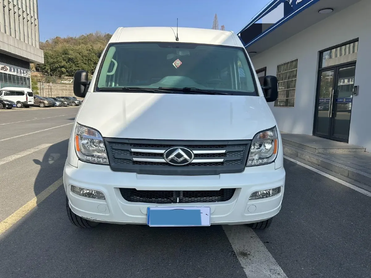 2021 MAXUS XinTu V80 2.0T 127HP L4 6MT,autocango,china used car exporter,china ev exporter,chinese used car exporter,chinese used ev exporter