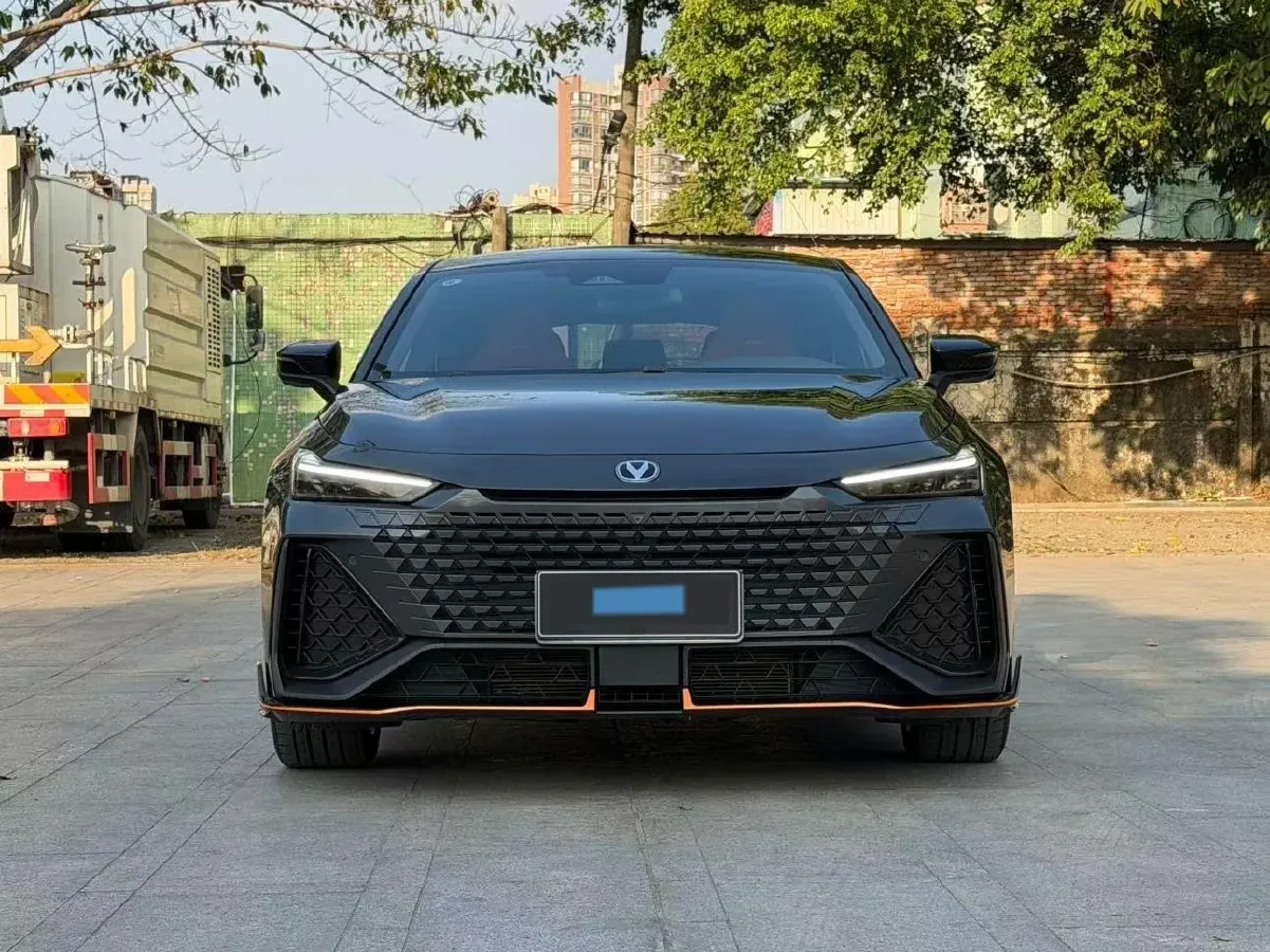 2023 ChangAn UNI-V 2.0T 233HP L4 8AT,autocango,china used car exporter,china ev exporter,chinese used car exporter,chinese used ev exporter