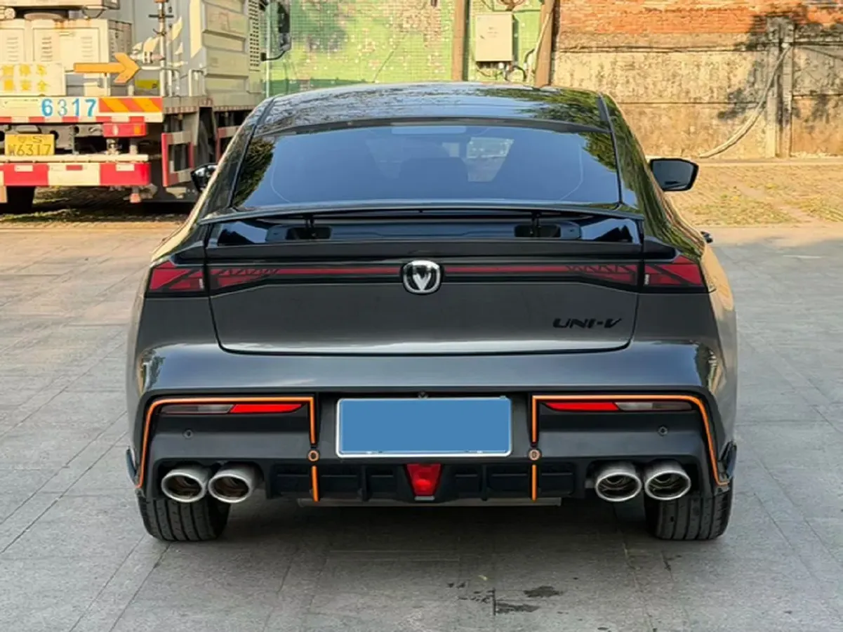 2023 ChangAn UNI-V 2.0T 233HP L4 8AT,autocango,china used car exporter,china ev exporter,chinese used car exporter,chinese used ev exporter