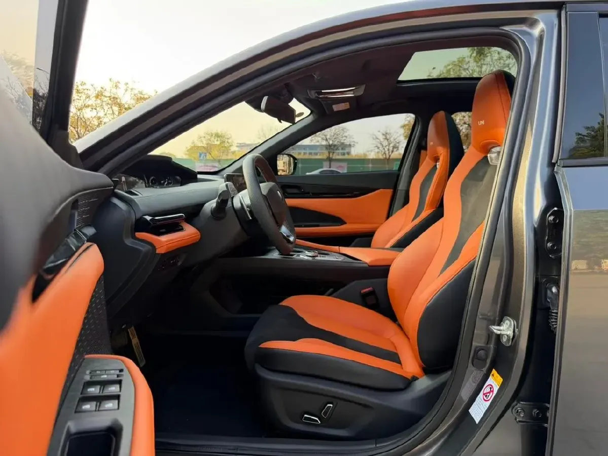 2023 ChangAn UNI-V 2.0T 233HP L4 8AT,autocango,china used car exporter,china ev exporter,chinese used car exporter,chinese used ev exporter