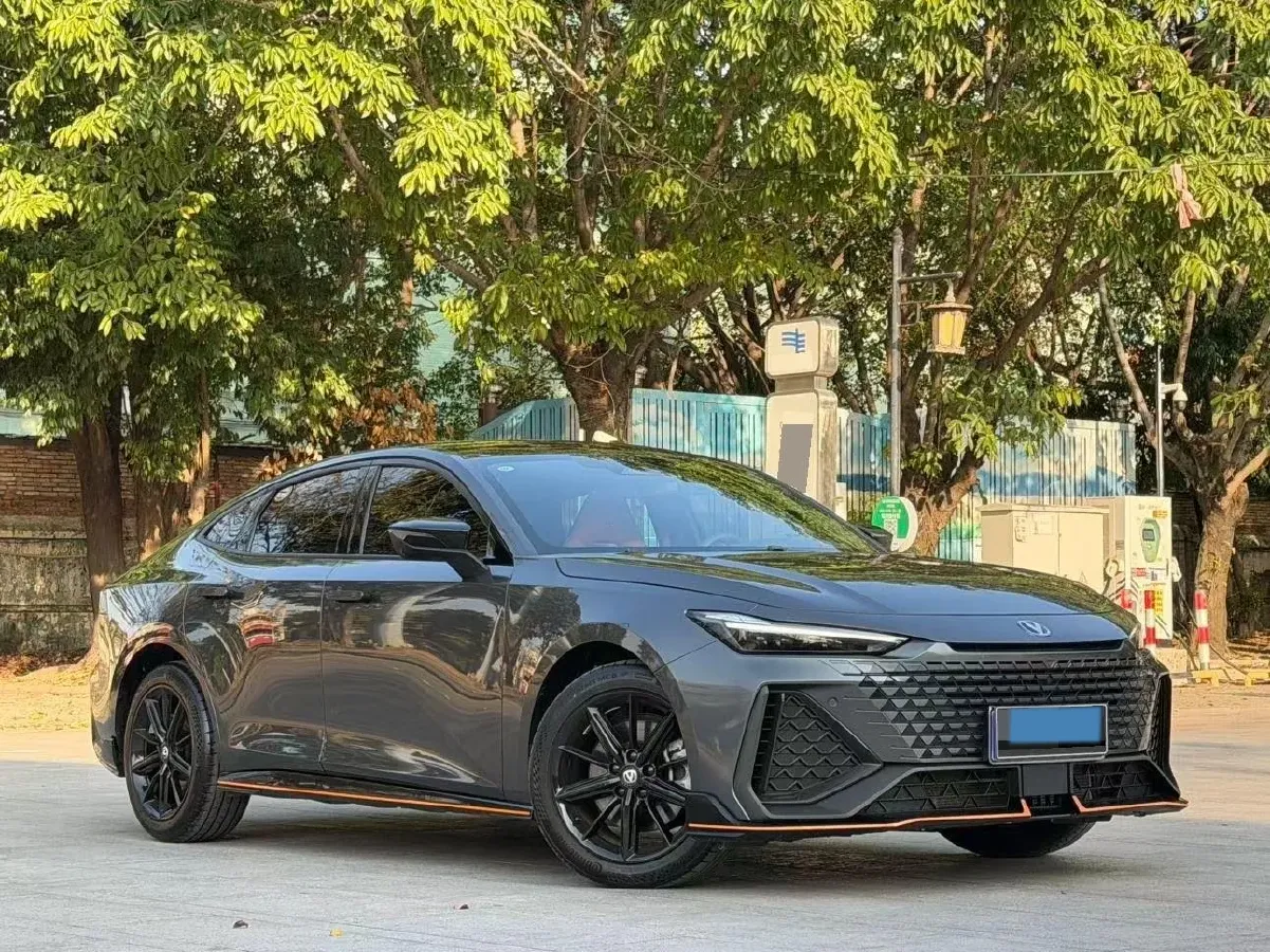 2023 ChangAn UNI-V 2.0T 233HP L4 8AT,autocango,china used car exporter,china ev exporter,chinese used car exporter,chinese used ev exporter