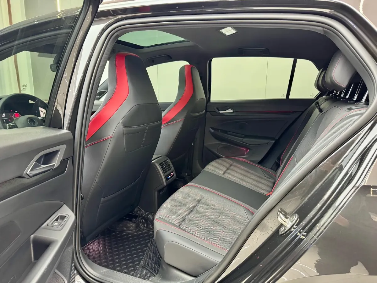 2023 Volkswagen GolfGTI 2.0T 220HP L4 7DCT,autocango,china used car exporter,china ev exporter,chinese used car exporter,chinese used ev exporter