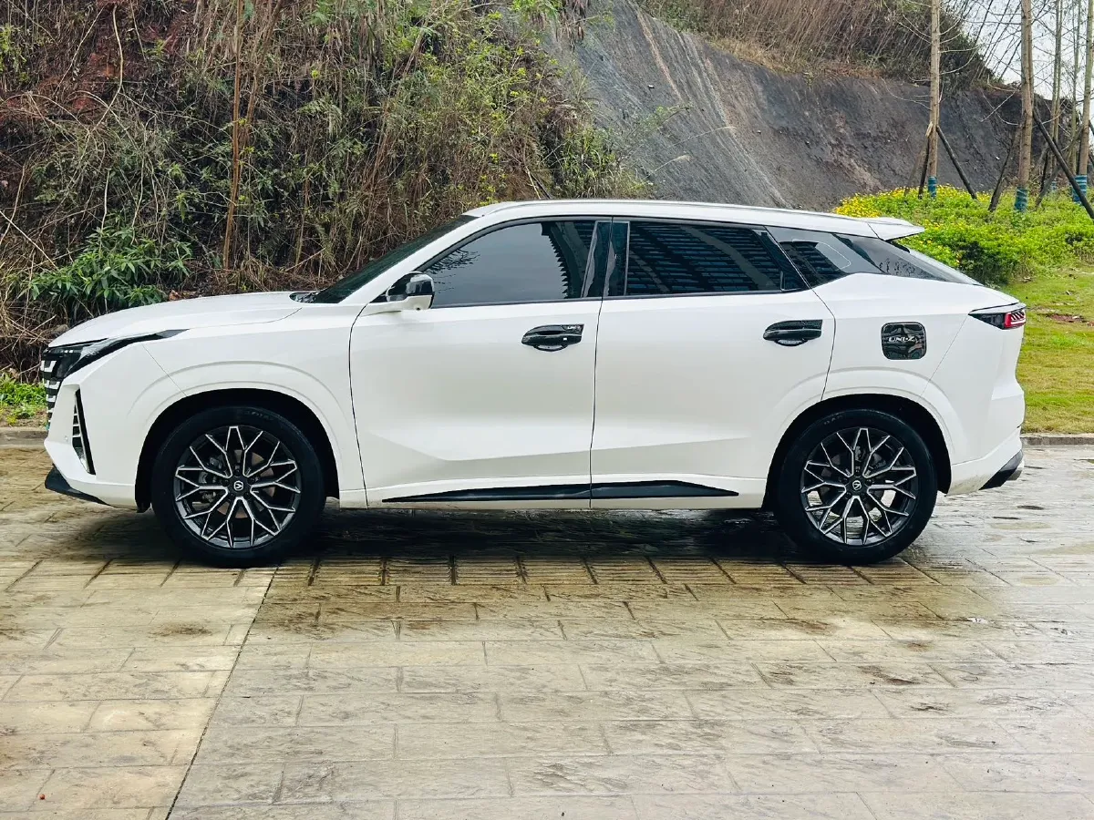 2025 ChangAn UNI-Z 1.5T 188HP L4 7DCT,autocango,china used car exporter,china ev exporter,chinese used car exporter,chinese used ev exporter