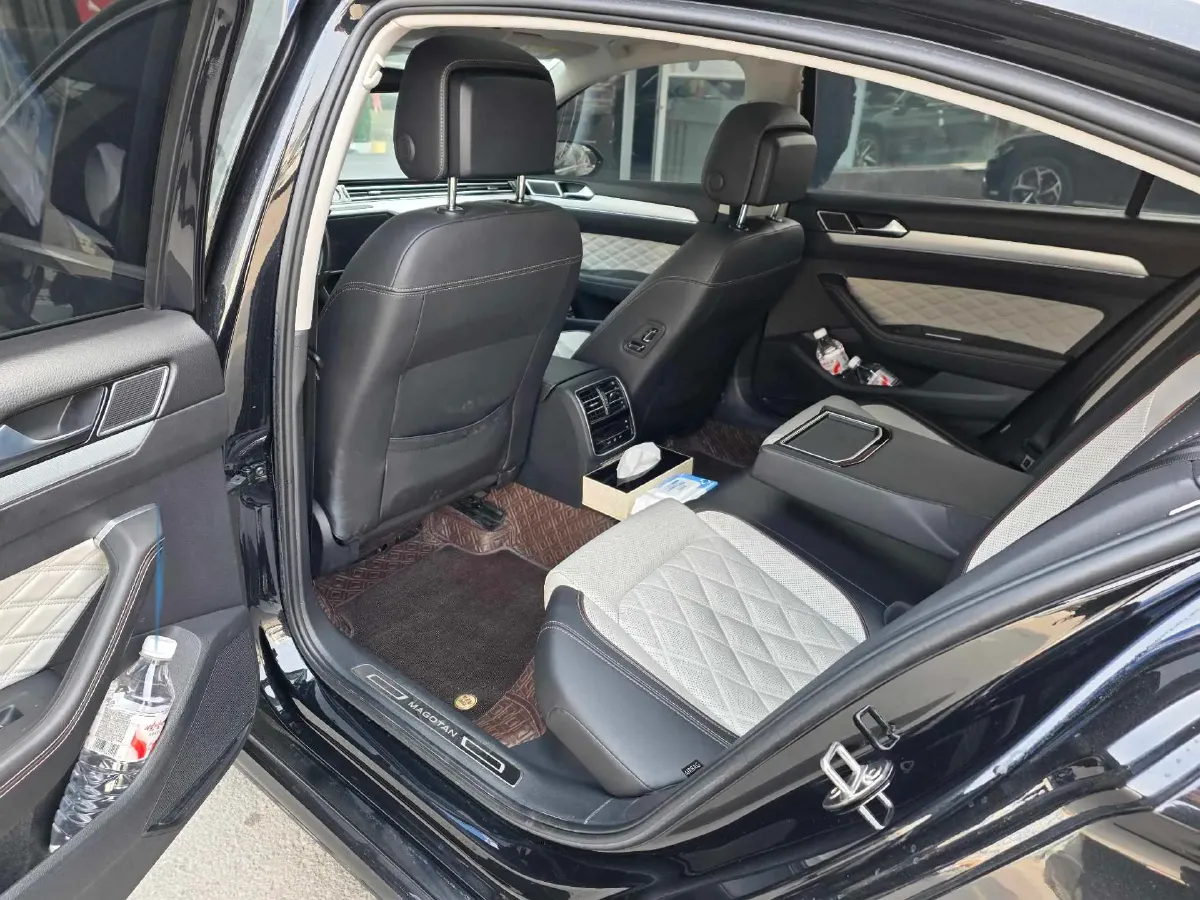 2023 Volkswagen Magotan 2.0T 186HP L4 7DCT,autocango,china used car exporter,china ev exporter,chinese used car exporter,chinese used ev exporter