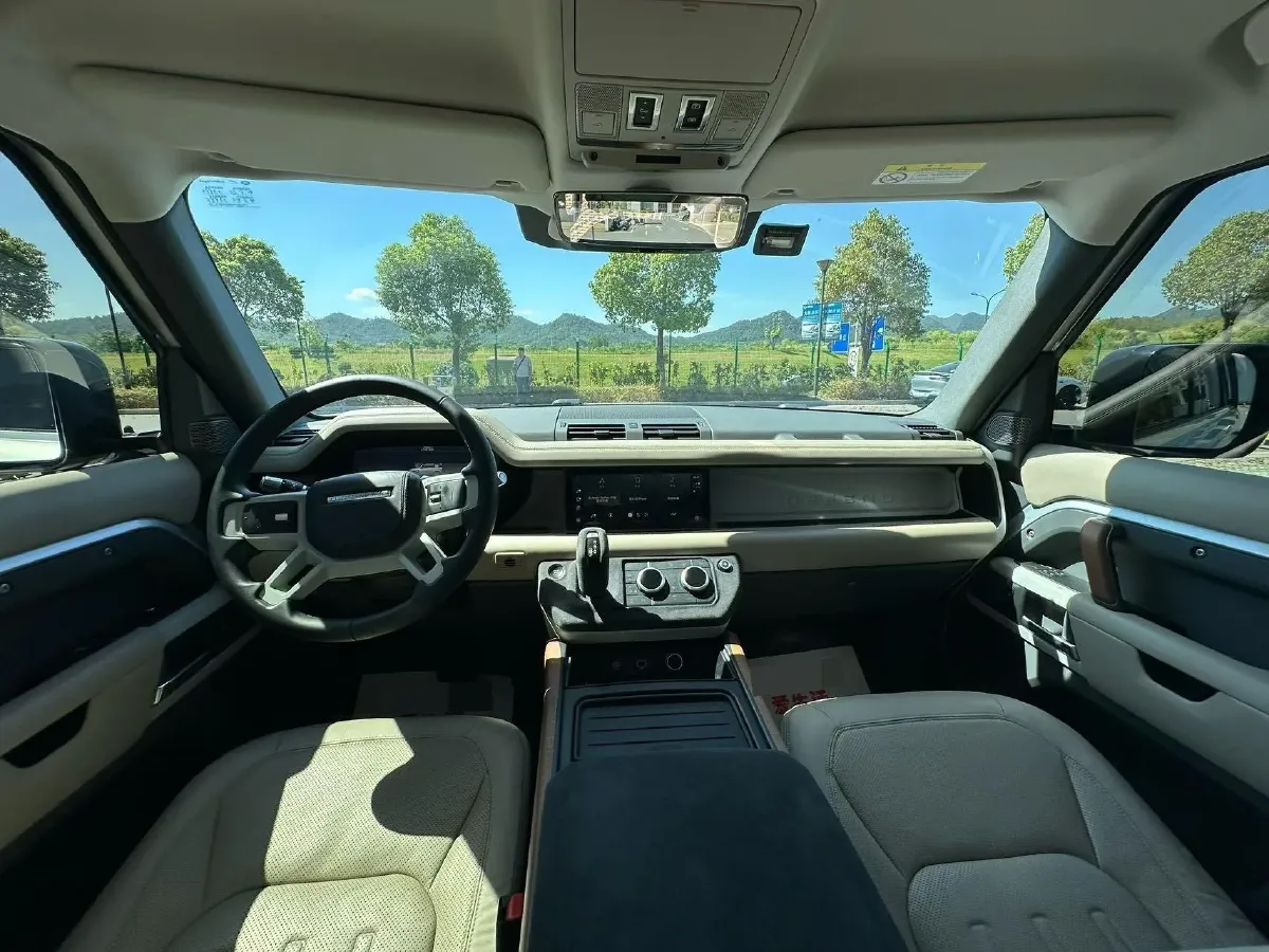 2020 Land Rover Defender 3.0T 400HP L6 8AT,autocango,china used car exporter,china ev exporter,chinese used car exporter,chinese used ev exporter