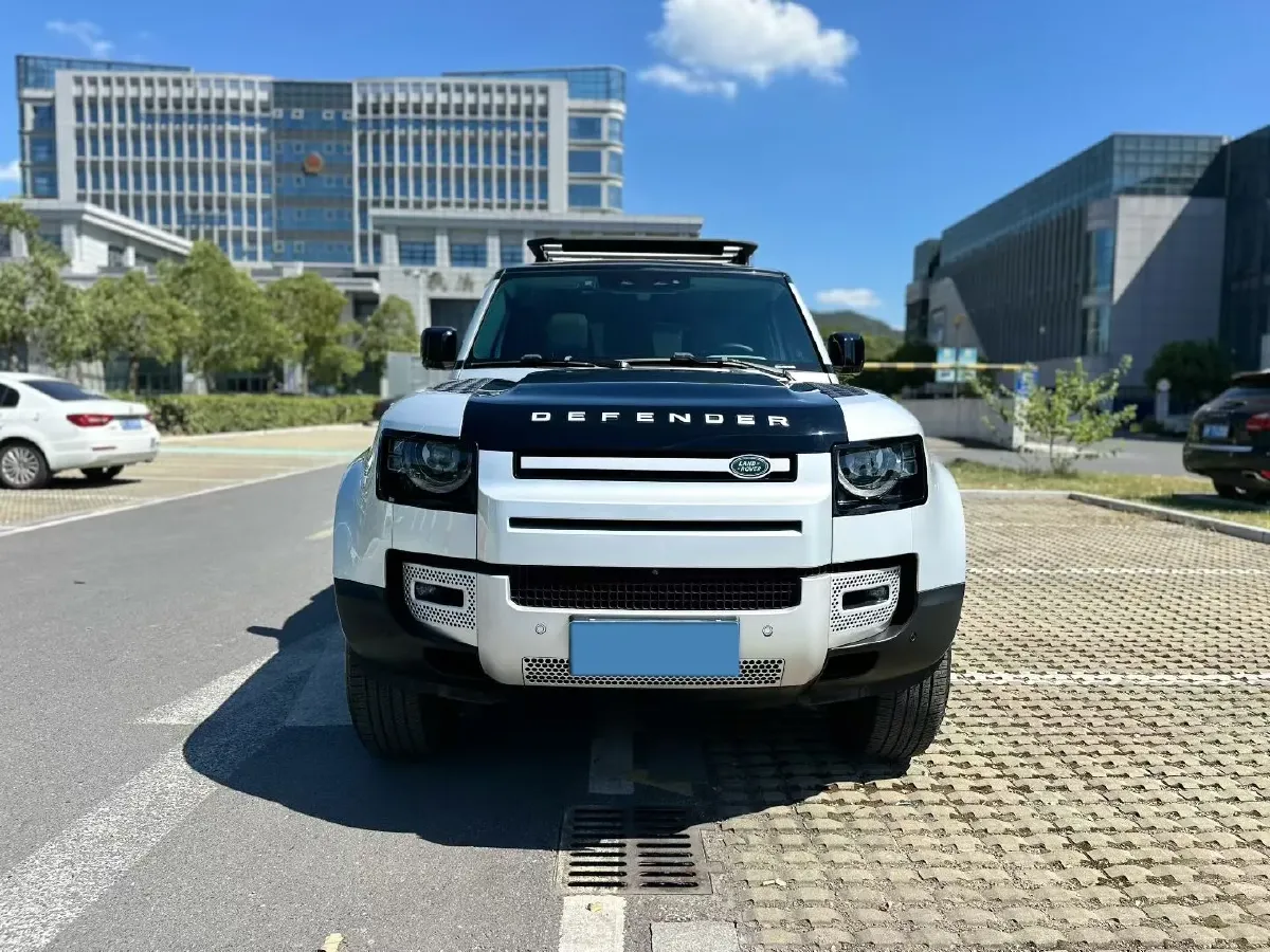 2020 Land Rover Defender 3.0T 400HP L6 8AT,autocango,china used car exporter,china ev exporter,chinese used car exporter,chinese used ev exporter