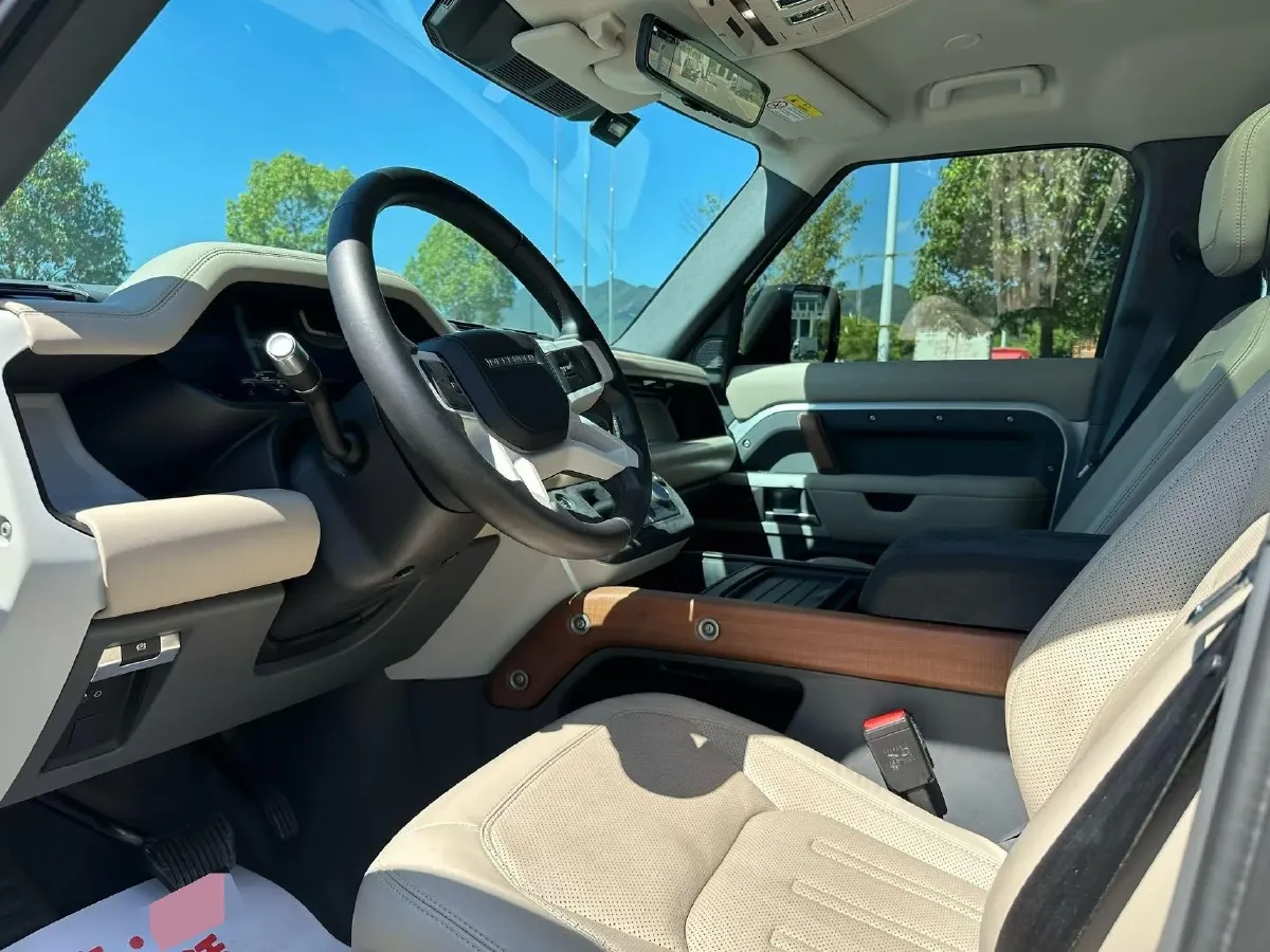 2020 Land Rover Defender 3.0T 400HP L6 8AT,autocango,china used car exporter,china ev exporter,chinese used car exporter,chinese used ev exporter