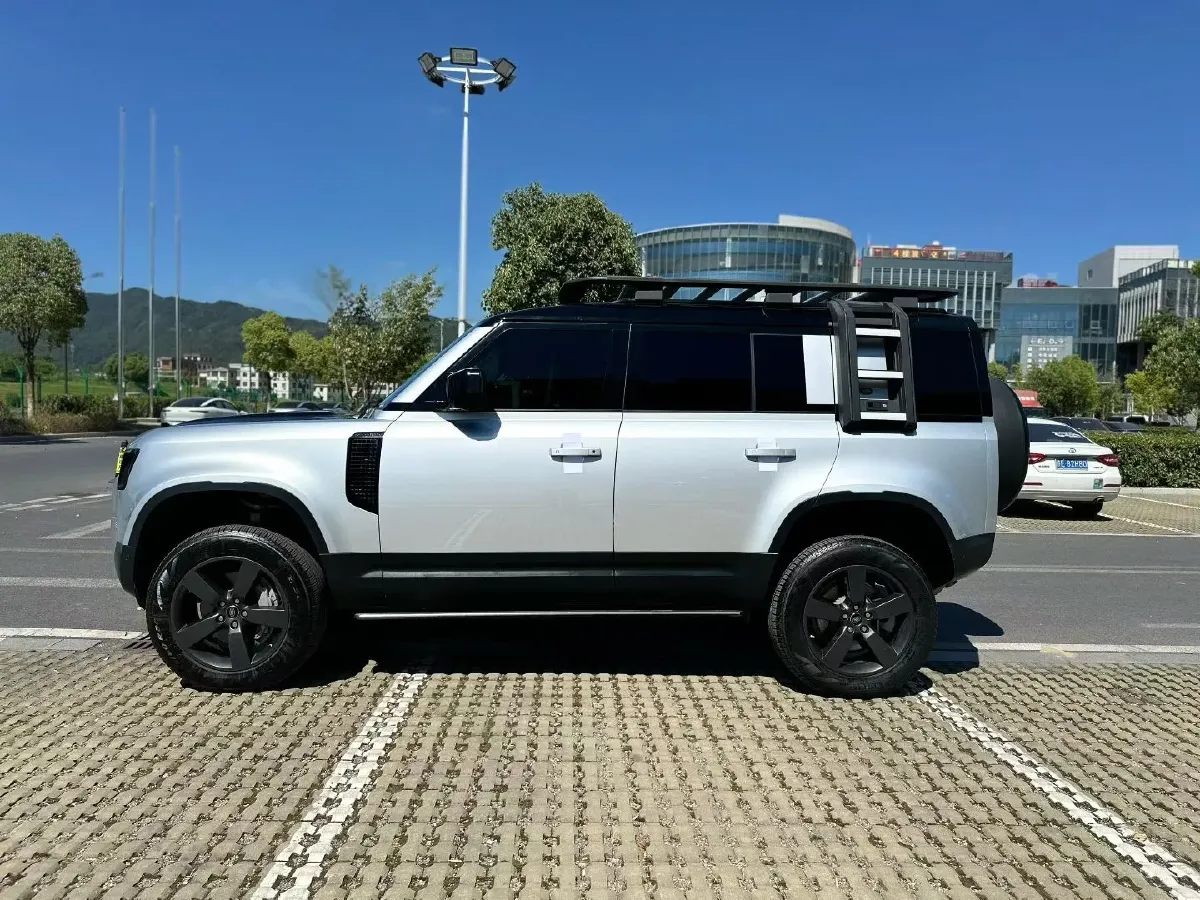 2020 Land Rover Defender 3.0T 400HP L6 8AT,autocango,china used car exporter,china ev exporter,chinese used car exporter,chinese used ev exporter