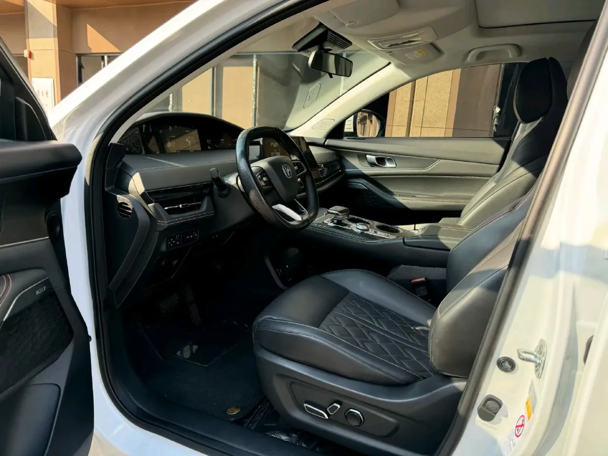 2021 ChangAn UNI-K 2.0T 233HP L4 8AT,autocango,china used car exporter,china ev exporter,chinese used car exporter,chinese used ev exporter