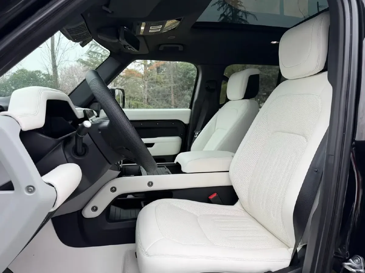 2023 Land Rover Defender 3.0T 400HP L6 8AT,autocango,china used car exporter,china ev exporter,chinese used car exporter,chinese used ev exporter