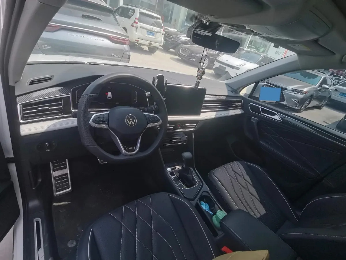 2024 Volkswagen Tiguan L 2.0T 186HP L4 7DCT,autocango,china used car exporter,china ev exporter,chinese used car exporter,chinese used ev exporter