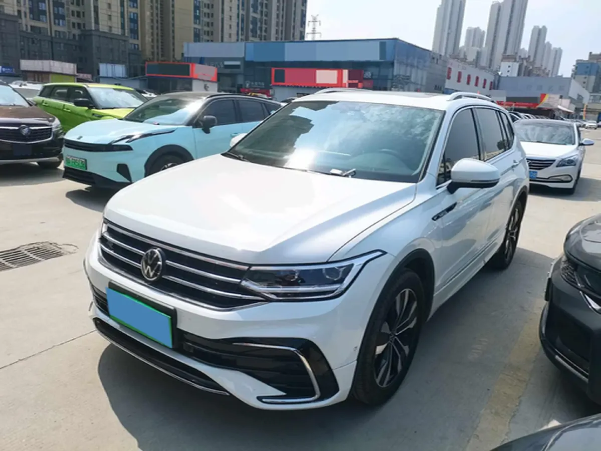 2024 Volkswagen Tiguan L 2.0T 186HP L4 7DCT,autocango,china used car exporter,china ev exporter,chinese used car exporter,chinese used ev exporter