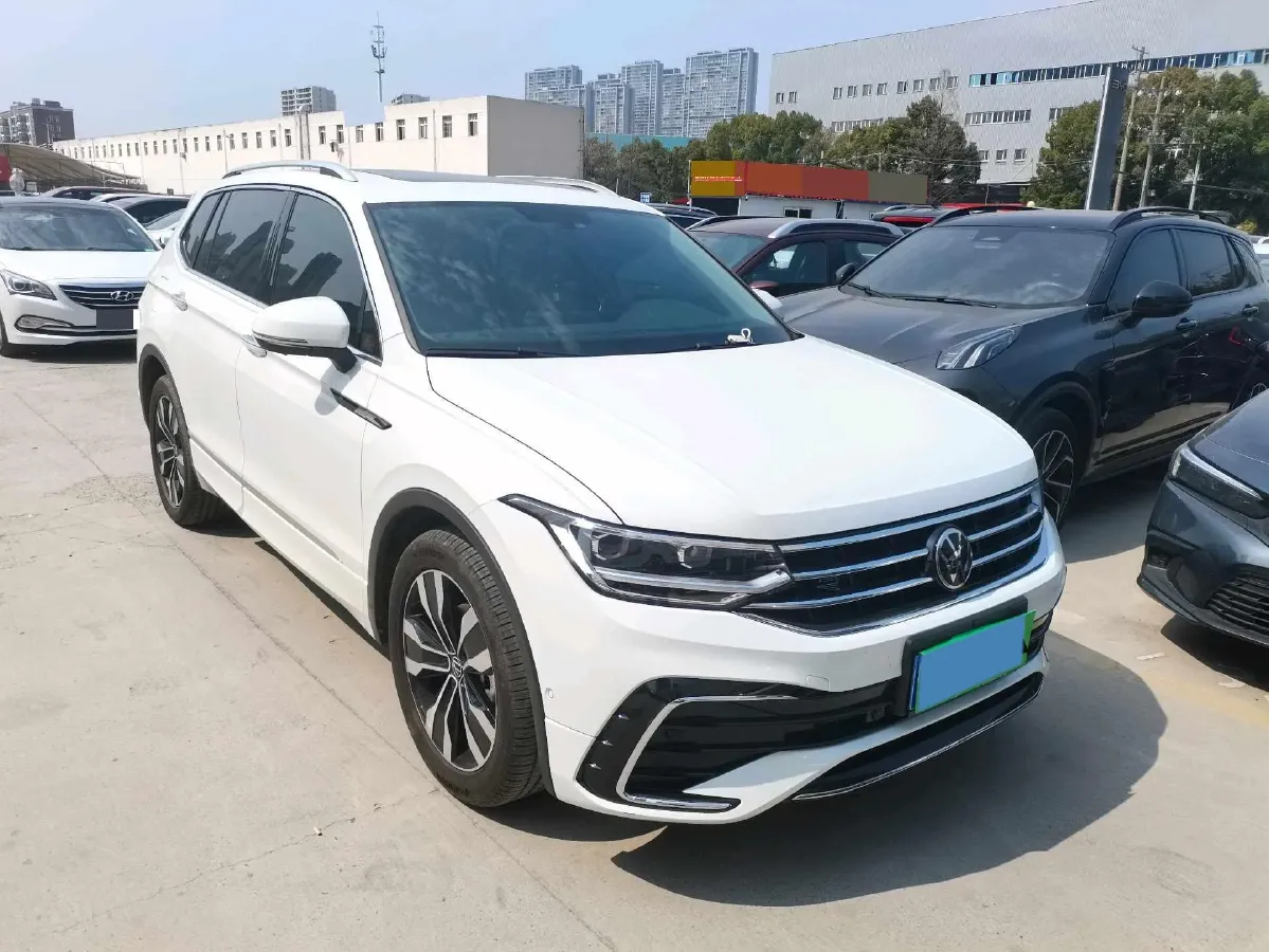 2024 Volkswagen Tiguan L 2.0T 186HP L4 7DCT,autocango,china used car exporter,china ev exporter,chinese used car exporter,chinese used ev exporter