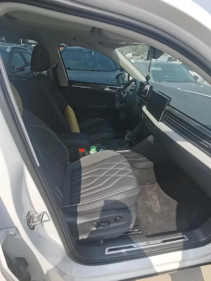 2024 Volkswagen Tiguan L 2.0T 186HP L4 7DCT,autocango,china used car exporter,china ev exporter,chinese used car exporter,chinese used ev exporter