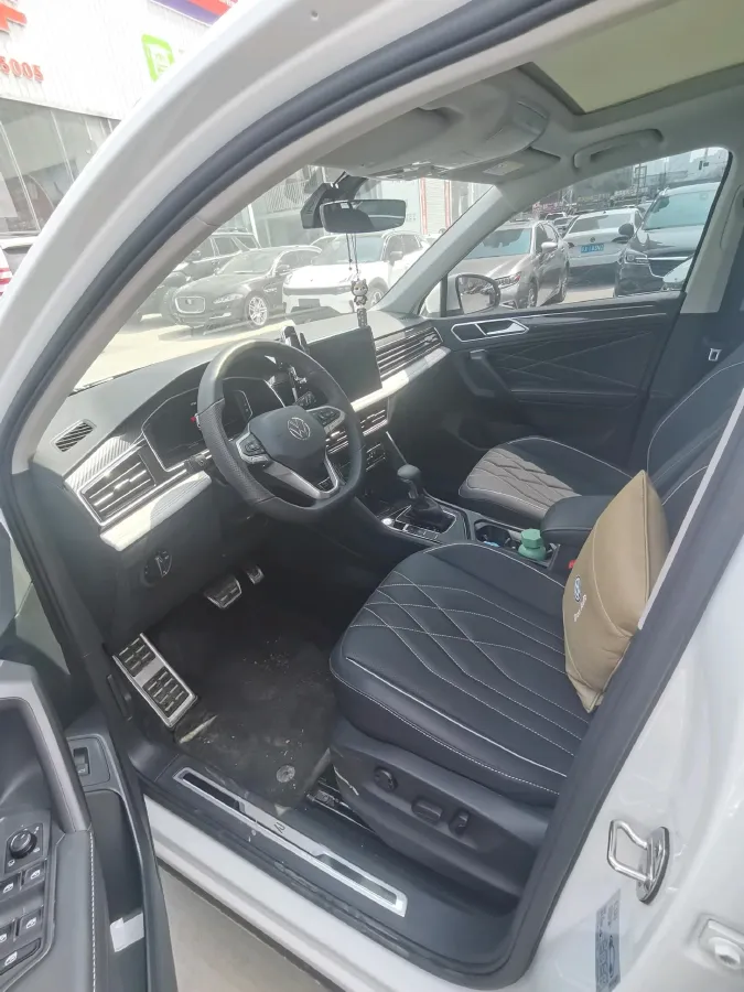 2024 Volkswagen Tiguan L 2.0T 186HP L4 7DCT,autocango,china used car exporter,china ev exporter,chinese used car exporter,chinese used ev exporter