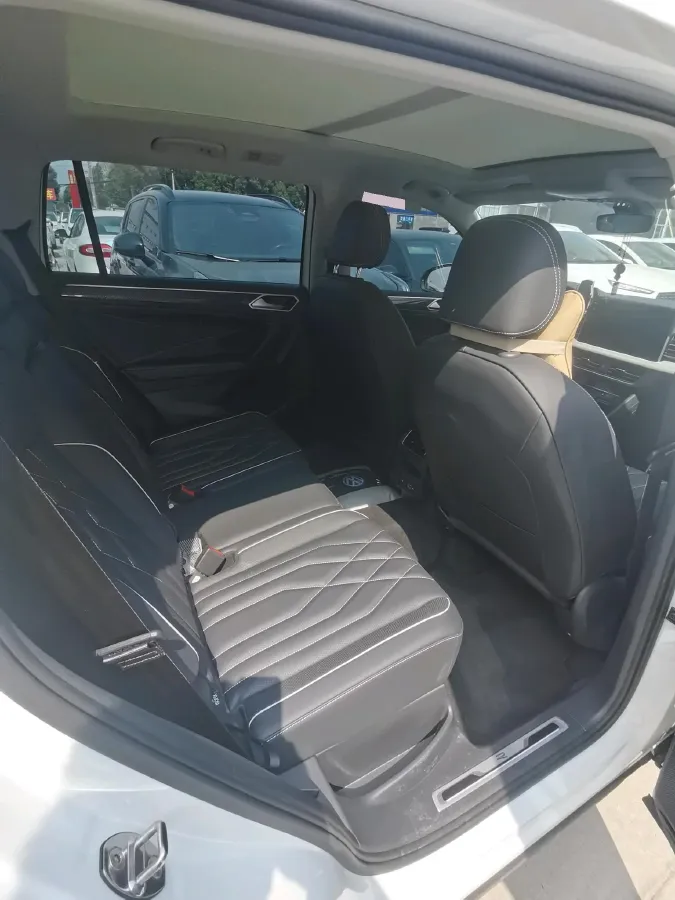 2024 Volkswagen Tiguan L 2.0T 186HP L4 7DCT,autocango,china used car exporter,china ev exporter,chinese used car exporter,chinese used ev exporter