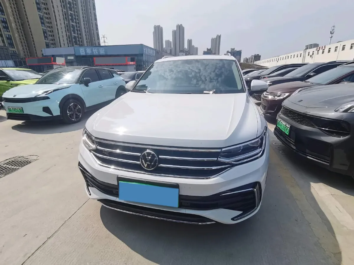 2024 Volkswagen Tiguan L 2.0T 186HP L4 7DCT,autocango,china used car exporter,china ev exporter,chinese used car exporter,chinese used ev exporter