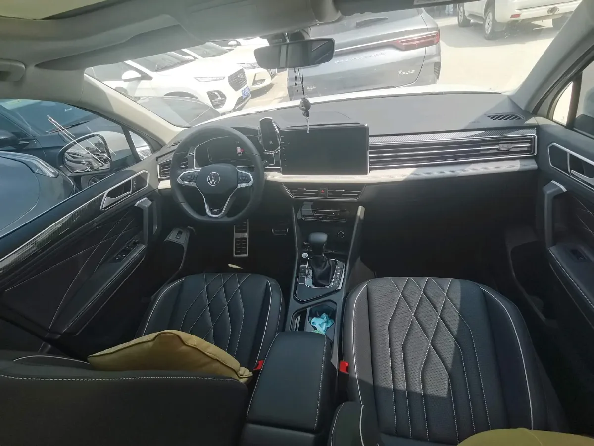 2024 Volkswagen Tiguan L 2.0T 186HP L4 7DCT,autocango,china used car exporter,china ev exporter,chinese used car exporter,chinese used ev exporter