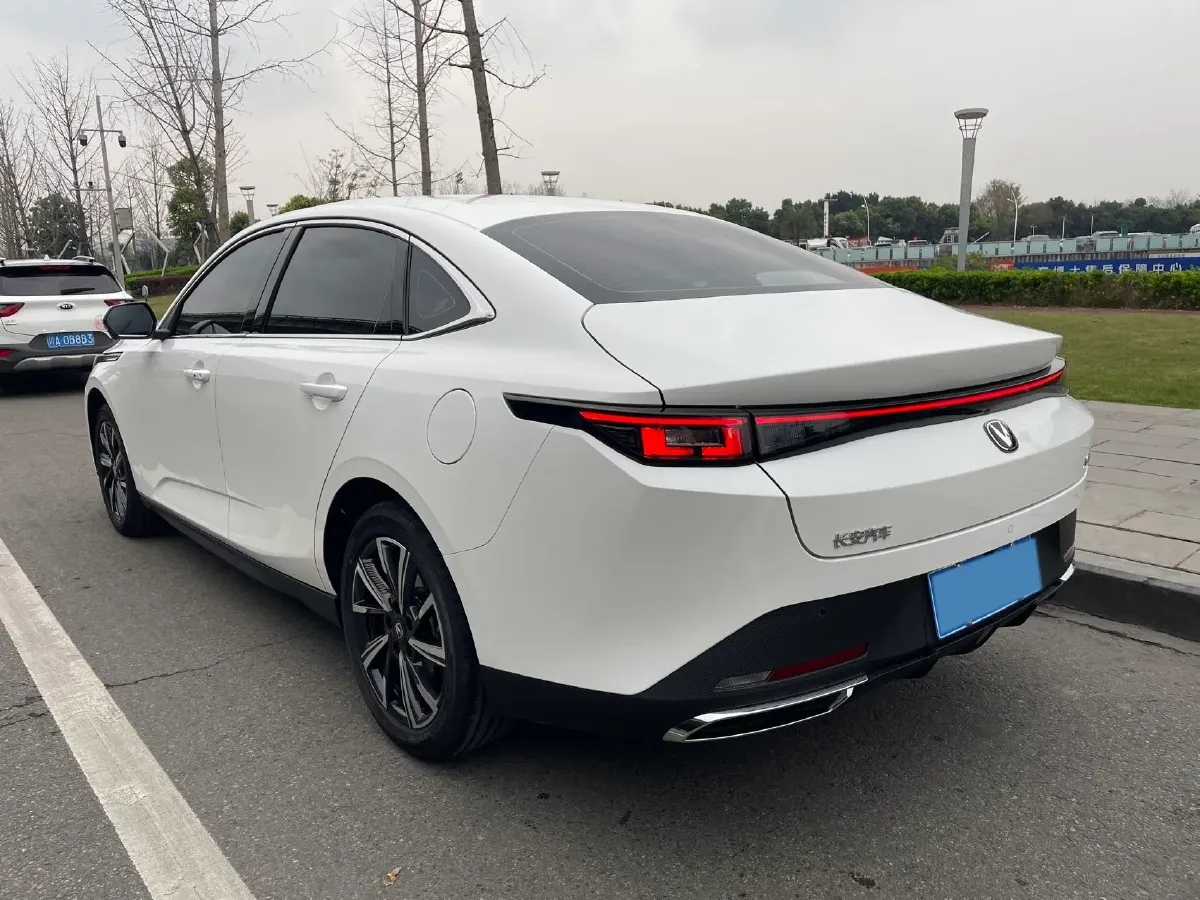 2025 ChangAn Eado 1.5T 192HP L4 7DCT,autocango,china used car exporter,china ev exporter,chinese used car exporter,chinese used ev exporter