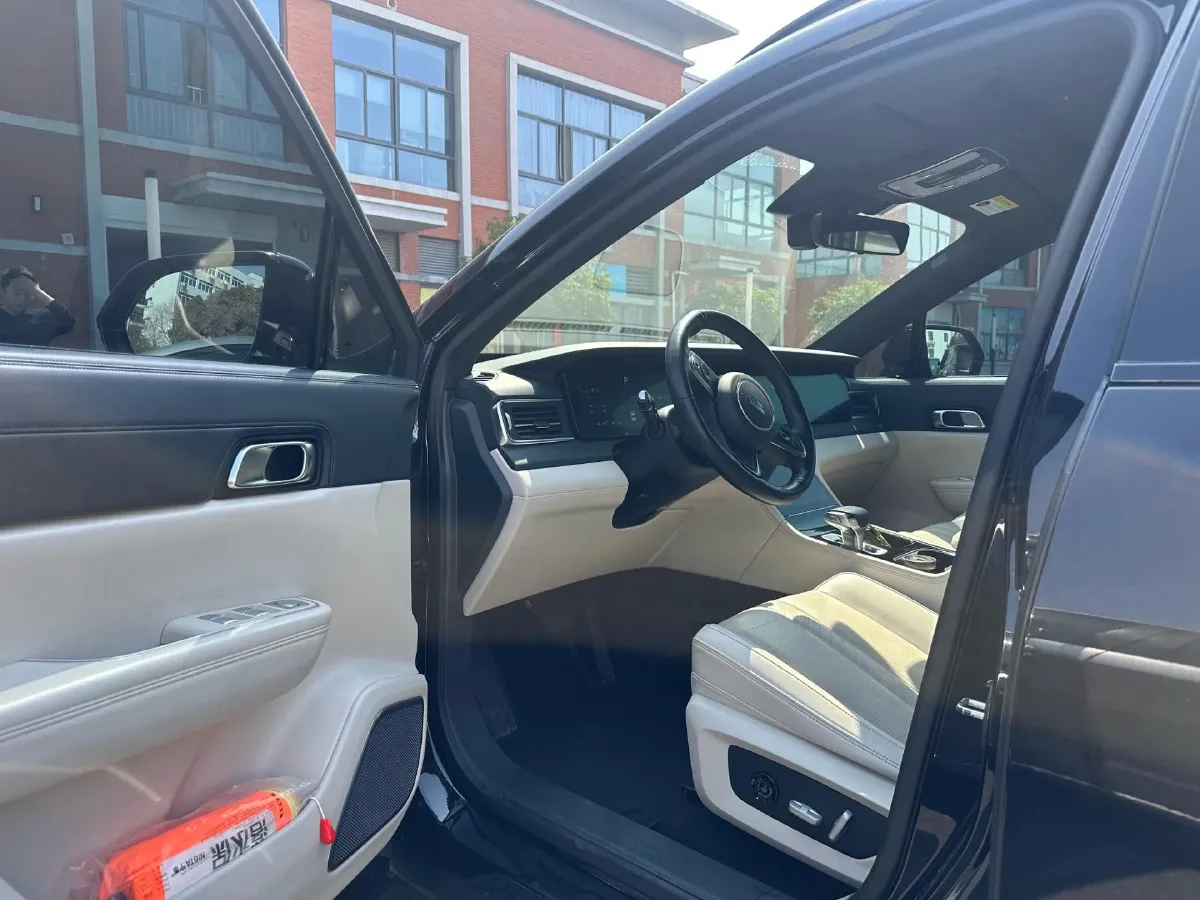 2020 Li ONE Range Extended 131HP REEV 40.5KWH,autocango,china used car exporter,china ev exporter,chinese used car exporter,chinese used ev exporter