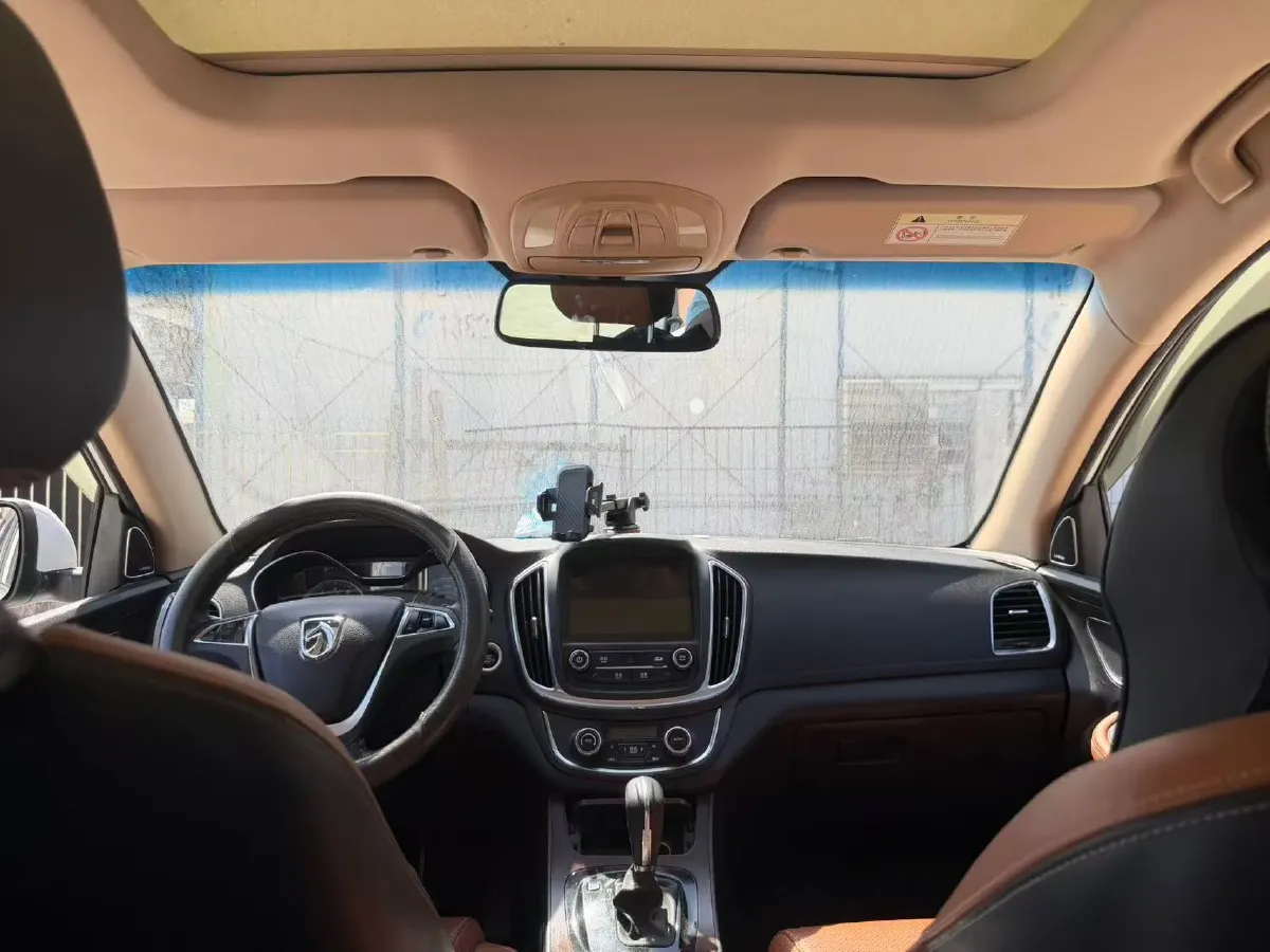 2017 BaoJun 560 1.8L 137HP L4 5AMT,autocango,china used car exporter,china ev exporter,chinese used car exporter,chinese used ev exporter