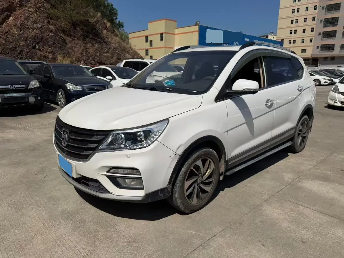 2017 BaoJun 560 1.8L 137HP L4 5AMT,autocango,china used car exporter,china ev exporter,chinese used car exporter,chinese used ev exporter
