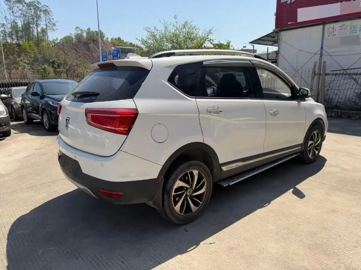 2017 BaoJun 560 1.8L 137HP L4 5AMT,autocango,china used car exporter,china ev exporter,chinese used car exporter,chinese used ev exporter