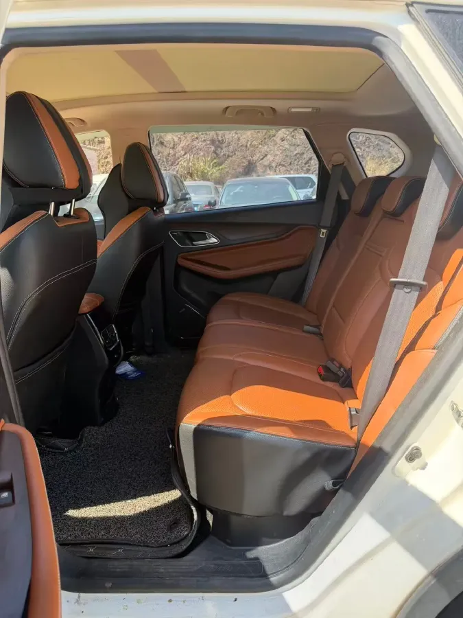 2017 BaoJun 560 1.8L 137HP L4 5AMT,autocango,china used car exporter,china ev exporter,chinese used car exporter,chinese used ev exporter