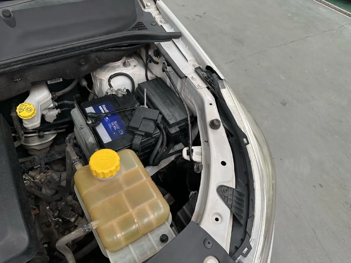 2019 BaoJun 730 1.5L 105HP L4 6MT,autocango,china used car exporter,china ev exporter,chinese used car exporter,chinese used ev exporter