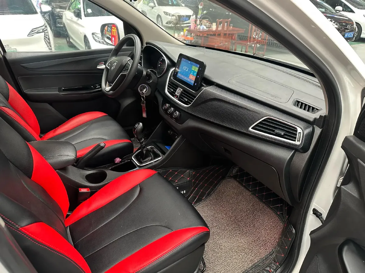2019 BaoJun 730 1.5L 105HP L4 6MT,autocango,china used car exporter,china ev exporter,chinese used car exporter,chinese used ev exporter