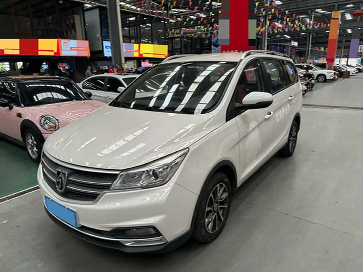 2019 BaoJun 730 1.5L 105HP L4 6MT,autocango,china used car exporter,china ev exporter,chinese used car exporter,chinese used ev exporter
