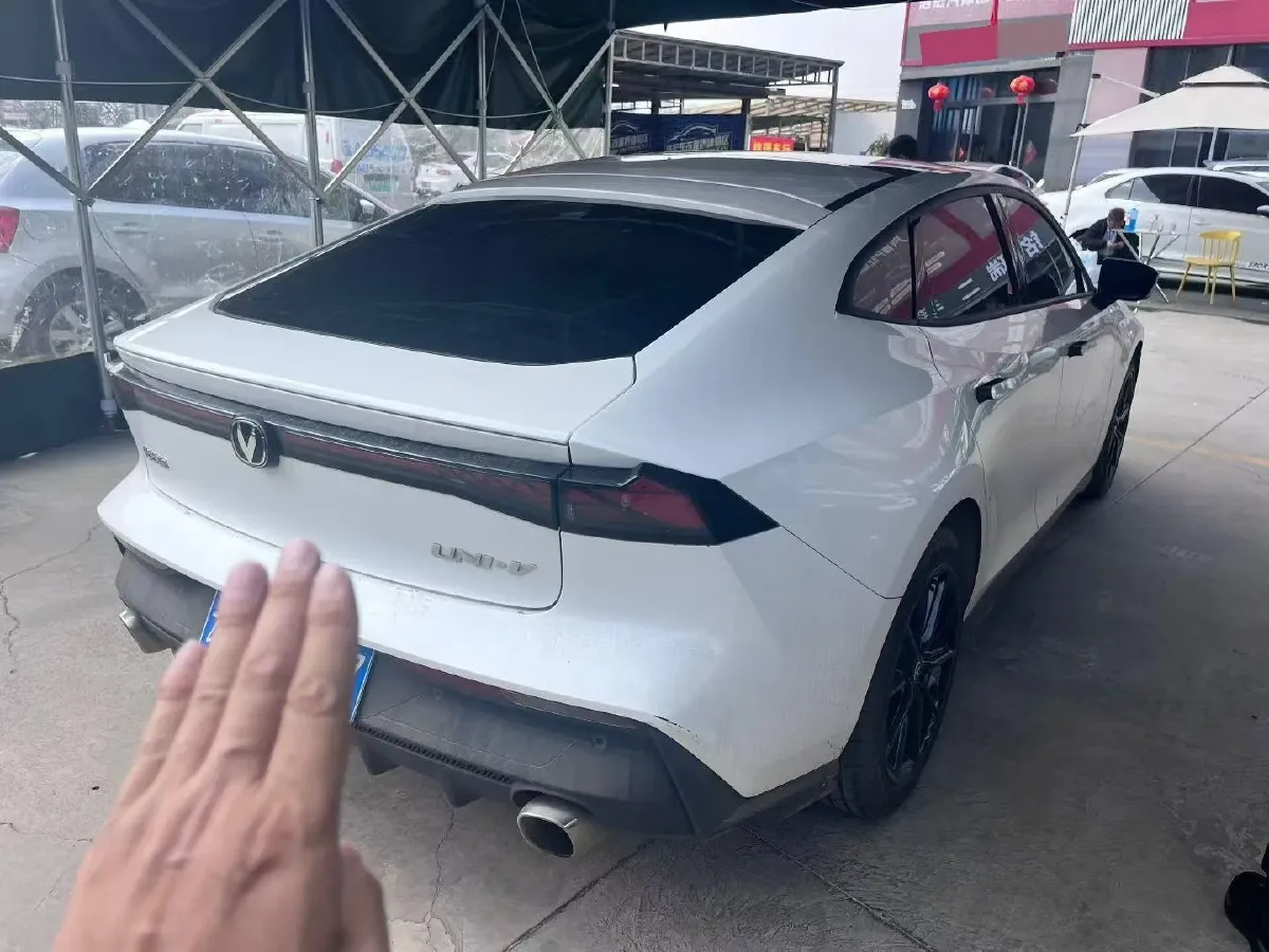 2022 ChangAn UNI-V 1.5T 188HP L4 7DCT,autocango,china used car exporter,china ev exporter,chinese used car exporter,chinese used ev exporter