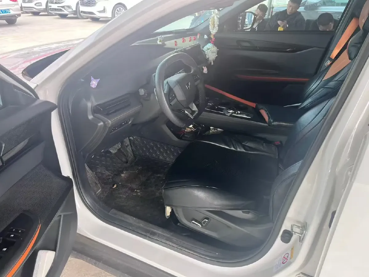 2022 ChangAn UNI-V 1.5T 188HP L4 7DCT,autocango,china used car exporter,china ev exporter,chinese used car exporter,chinese used ev exporter