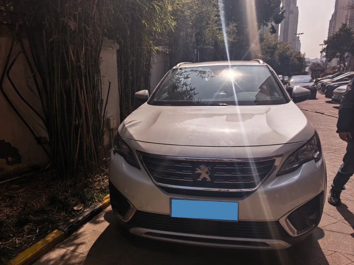 2019 Peugeot 5008 1.8T 204HP L4 6AT,autocango,china used car exporter,china ev exporter,chinese used car exporter,chinese used ev exporter