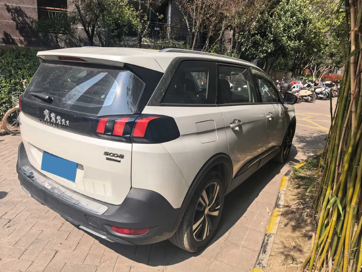2019 Peugeot 5008 1.8T 204HP L4 6AT,autocango,china used car exporter,china ev exporter,chinese used car exporter,chinese used ev exporter