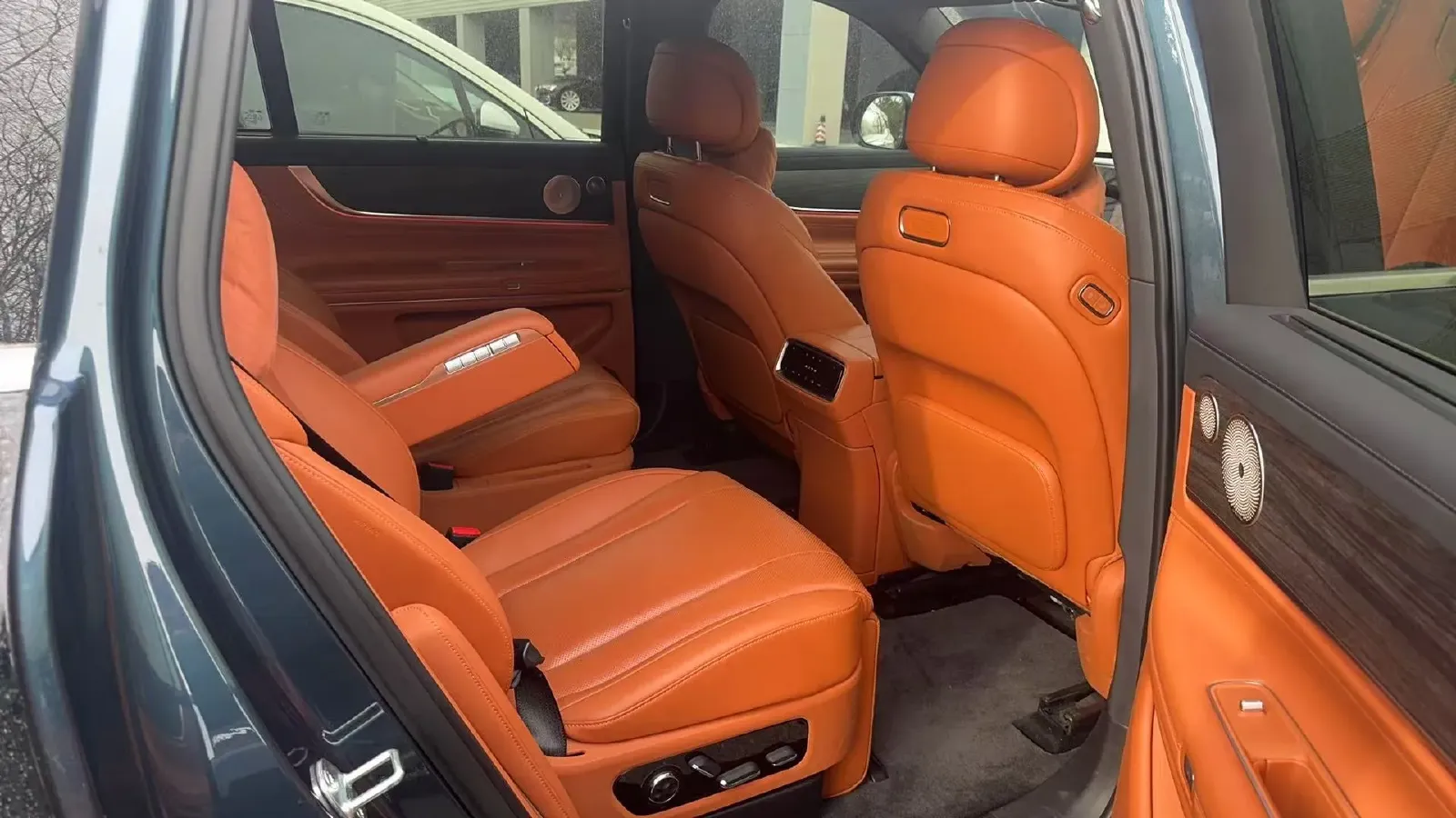 2024 AITO AITO M9 1.5T 152HP L4 REEV 42KWH,autocango,china used car exporter,china ev exporter,chinese used car exporter,chinese used ev exporter