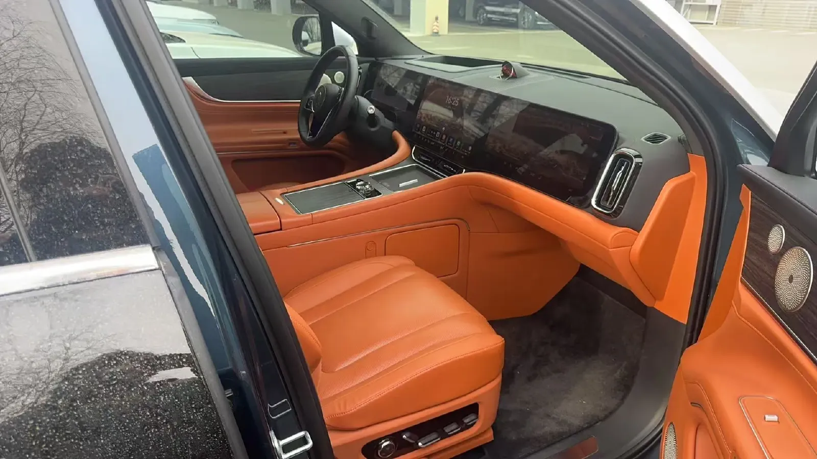 2024 AITO AITO M9 1.5T 152HP L4 REEV 42KWH,autocango,china used car exporter,china ev exporter,chinese used car exporter,chinese used ev exporter