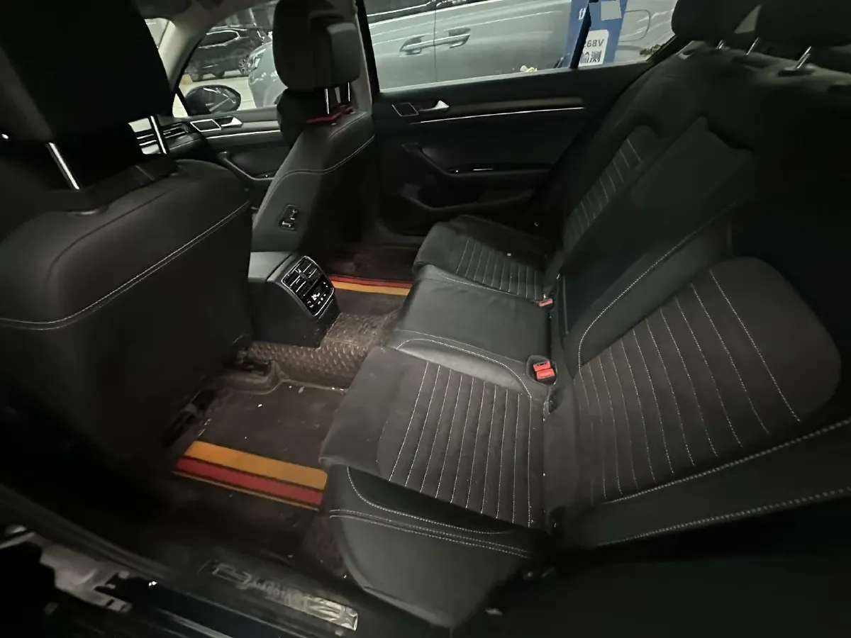 2020 Volkswagen Magotan 2.0T 220HP L4 7DCT,autocango,china used car exporter,china ev exporter,chinese used car exporter,chinese used ev exporter