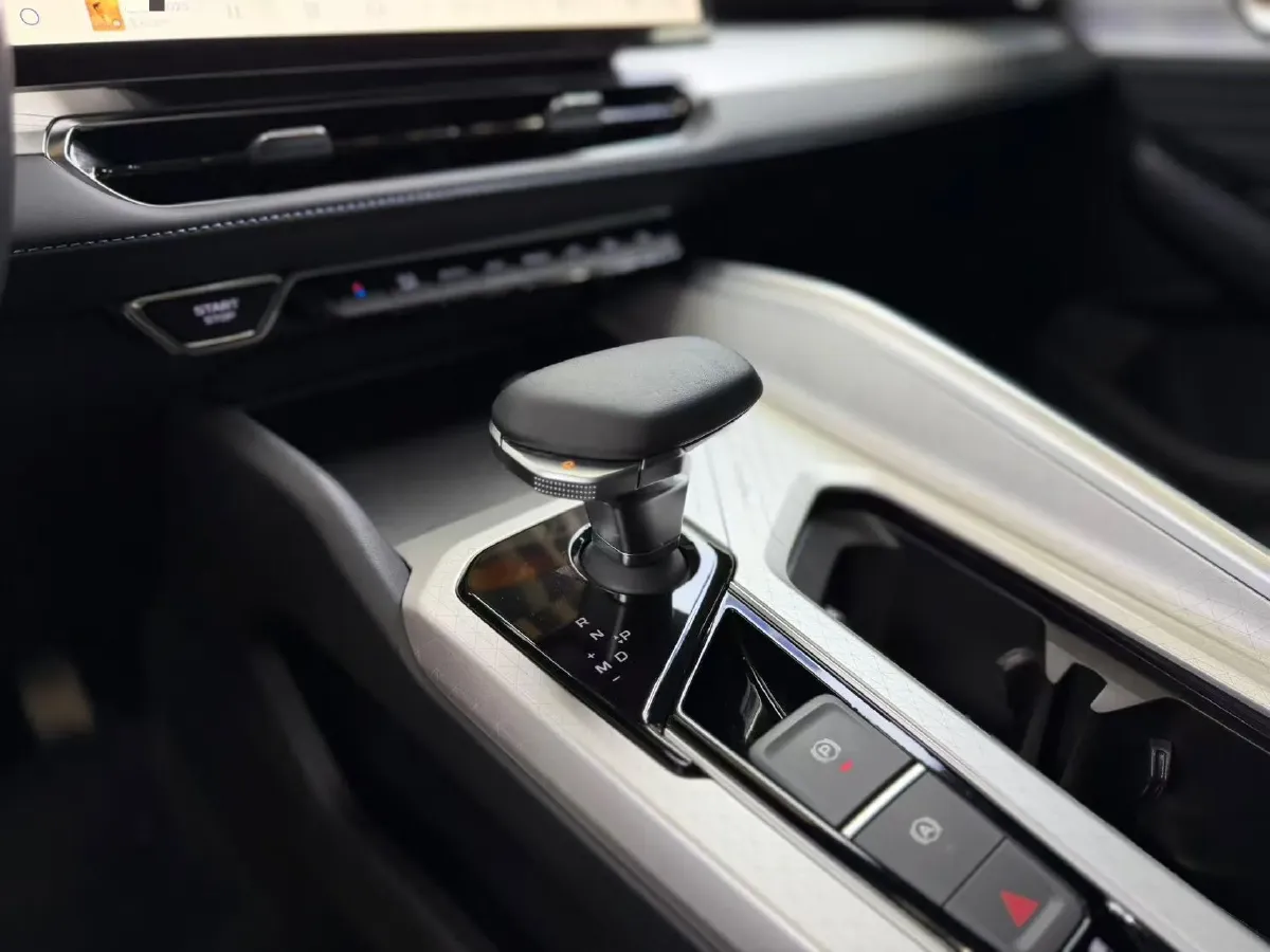 2025 Geely Preface 1.5T 181HP L4 7DCT,autocango,china used car exporter,china ev exporter,chinese used car exporter,chinese used ev exporter