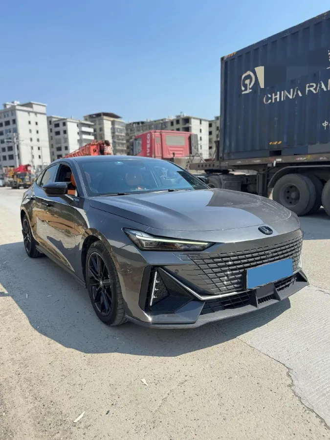 2022 ChangAn UNI-V 1.5T 188HP L4 7DCT,autocango,china used car exporter,china ev exporter,chinese used car exporter,chinese used ev exporter