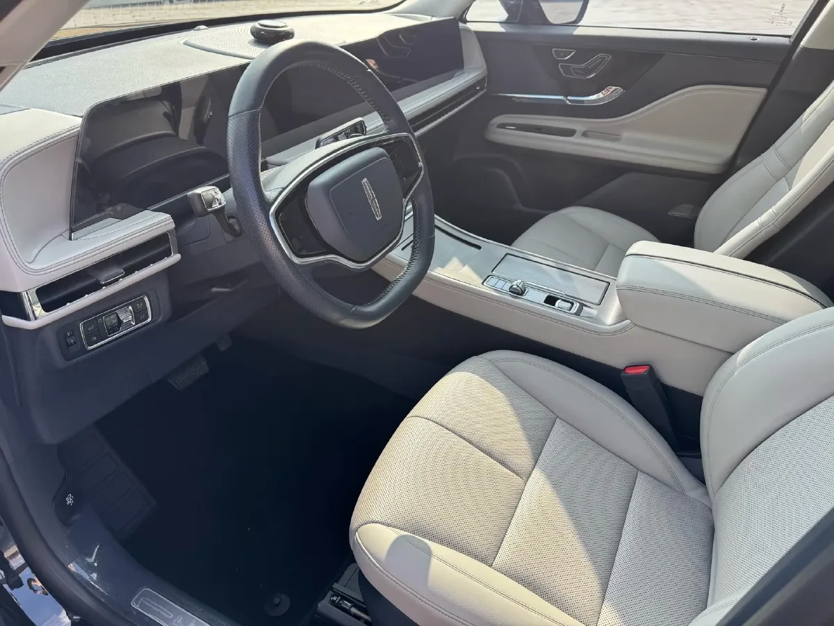 2023 Lincoln Corsair 2.0T 261HP L4 8AT,autocango,china used car exporter,china ev exporter,chinese used car exporter,chinese used ev exporter