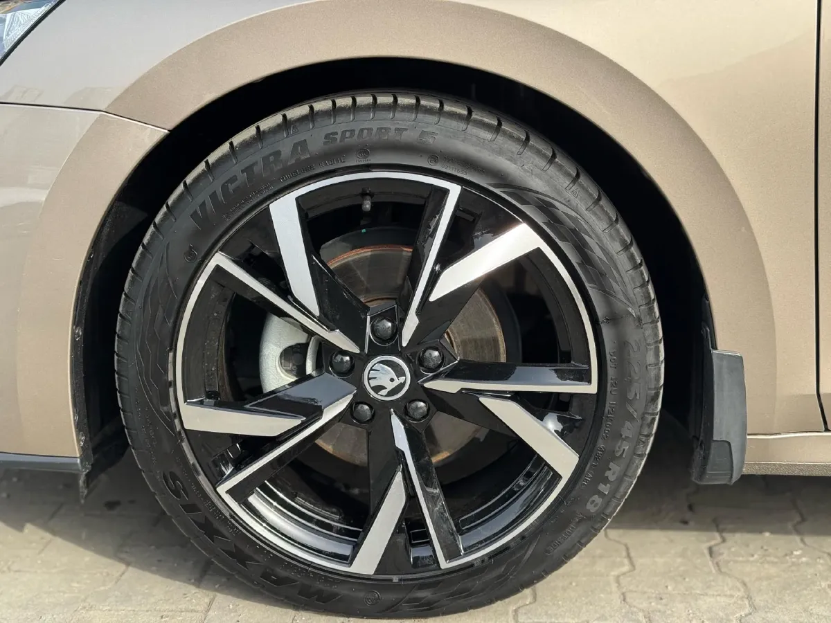 2022 Skoda Octavia 1.4T 150HP L4 7DCT,autocango,china used car exporter,china ev exporter,chinese used car exporter,chinese used ev exporter