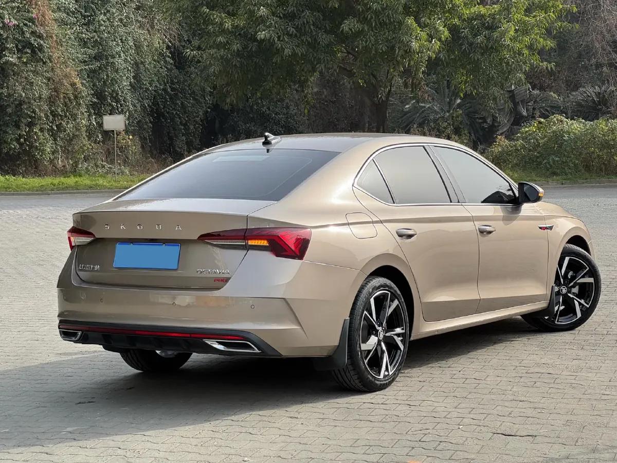 2022 Skoda Octavia 1.4T 150HP L4 7DCT,autocango,china used car exporter,china ev exporter,chinese used car exporter,chinese used ev exporter