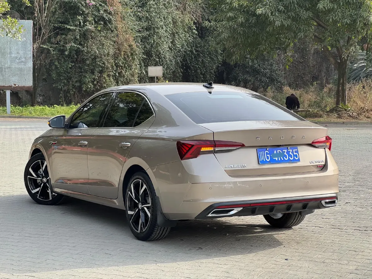 2022 Skoda Octavia 1.4T 150HP L4 7DCT,autocango,china used car exporter,china ev exporter,chinese used car exporter,chinese used ev exporter