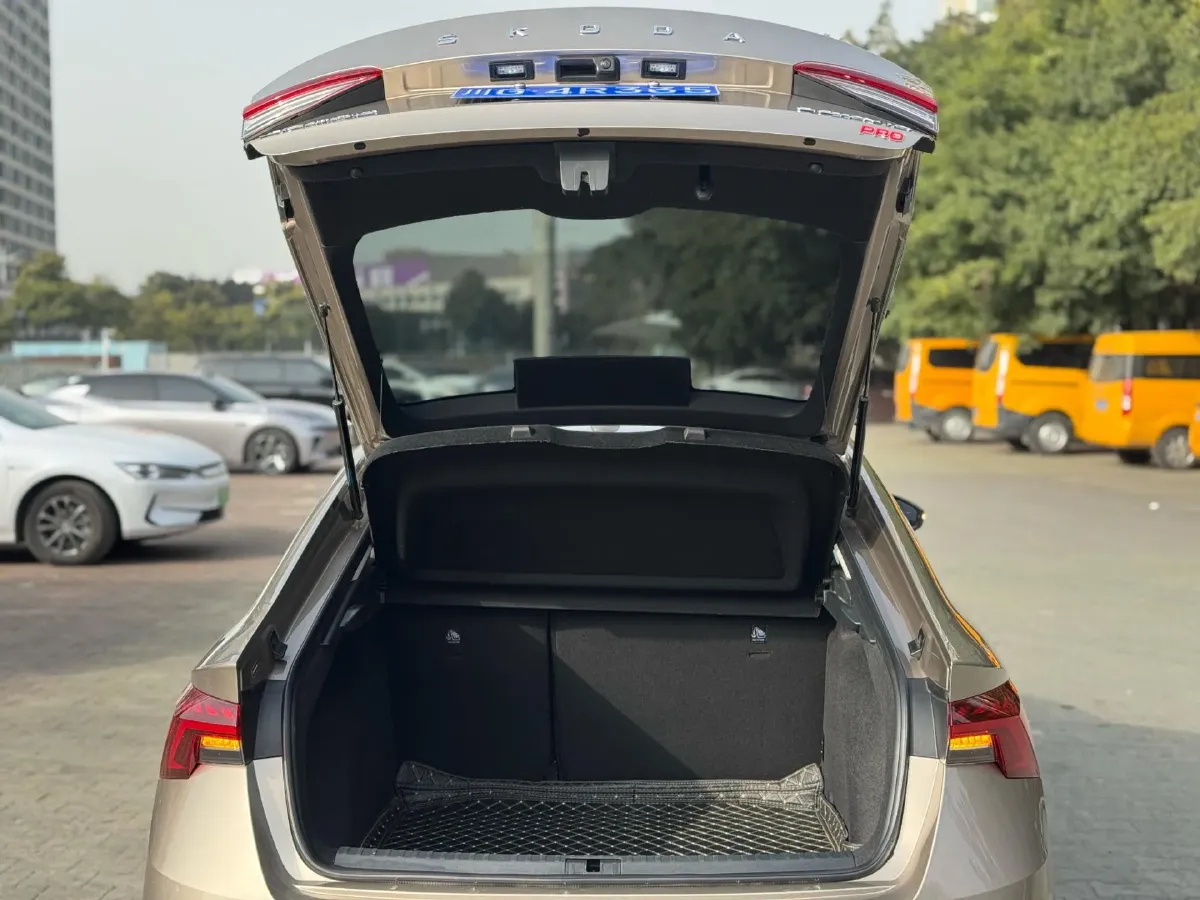 2022 Skoda Octavia 1.4T 150HP L4 7DCT,autocango,china used car exporter,china ev exporter,chinese used car exporter,chinese used ev exporter