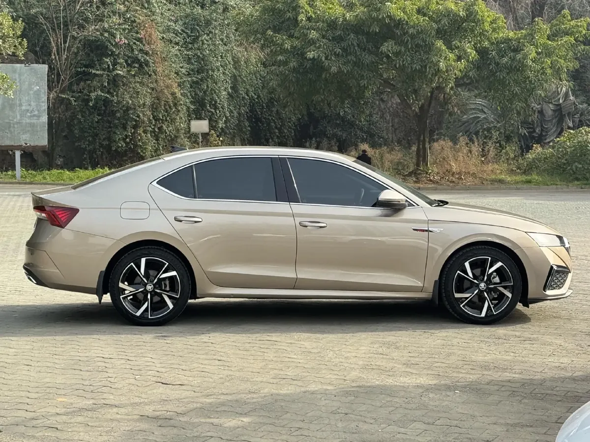 2022 Skoda Octavia 1.4T 150HP L4 7DCT,autocango,china used car exporter,china ev exporter,chinese used car exporter,chinese used ev exporter
