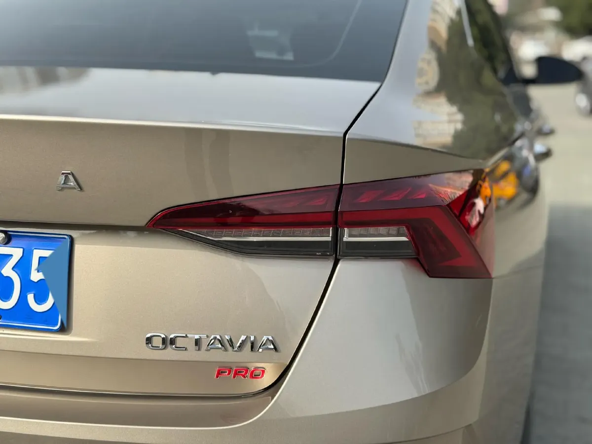 2022 Skoda Octavia 1.4T 150HP L4 7DCT,autocango,china used car exporter,china ev exporter,chinese used car exporter,chinese used ev exporter