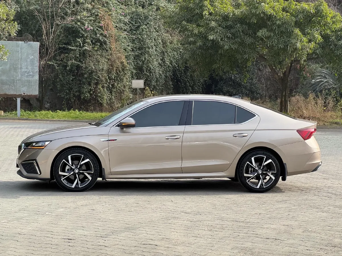 2022 Skoda Octavia 1.4T 150HP L4 7DCT,autocango,china used car exporter,china ev exporter,chinese used car exporter,chinese used ev exporter